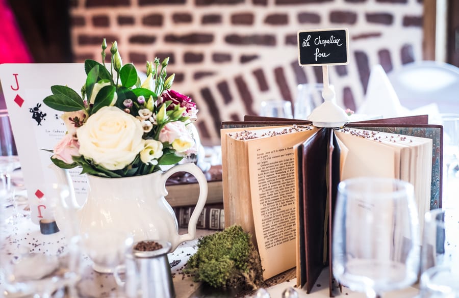 Photo de l'article Une table de mariage loufoque sur le thème Alice aux pays des merveilles !